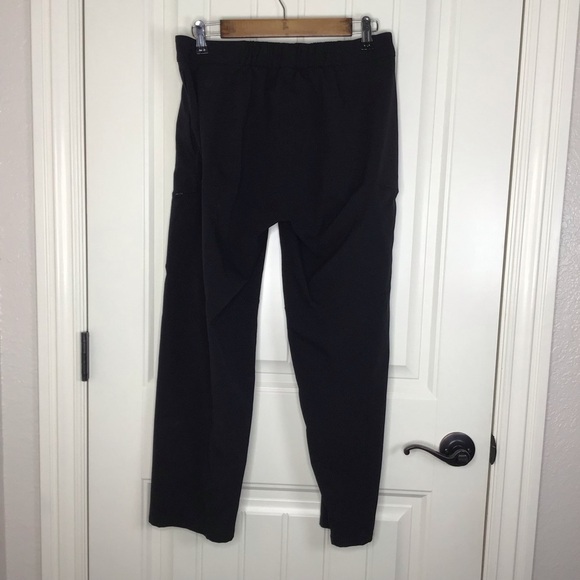 Lululemon Ventlight Cargo Mid Rise Crop in Black Size 8. - Picture 9 of 11